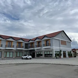 Hotel House Of Horses Shtepia E Kuajve, Korce
